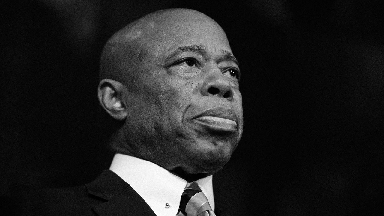 כמה נמוך מוכן אריק אדמס לרדת?