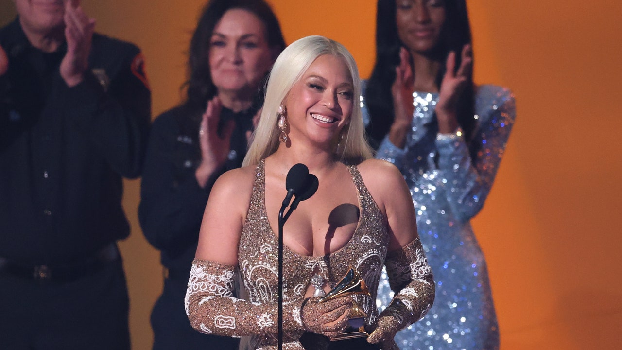 ביונסה זוכה בפרס האלבום הראשון שלה השנה ב- Grammys 2025