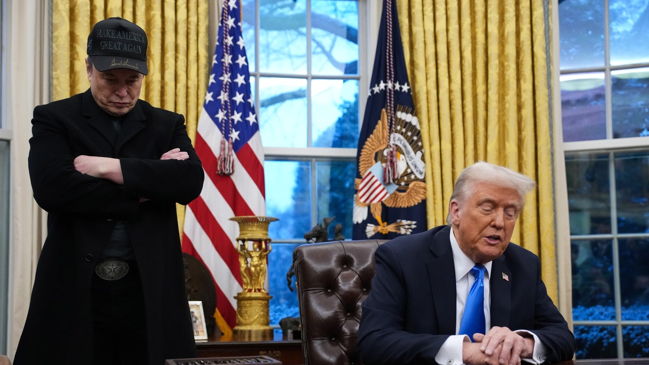 דונלד טראמפ ואלון מאסק הכדורים הפדרליים של אלון מאסק מסכן את כולנו