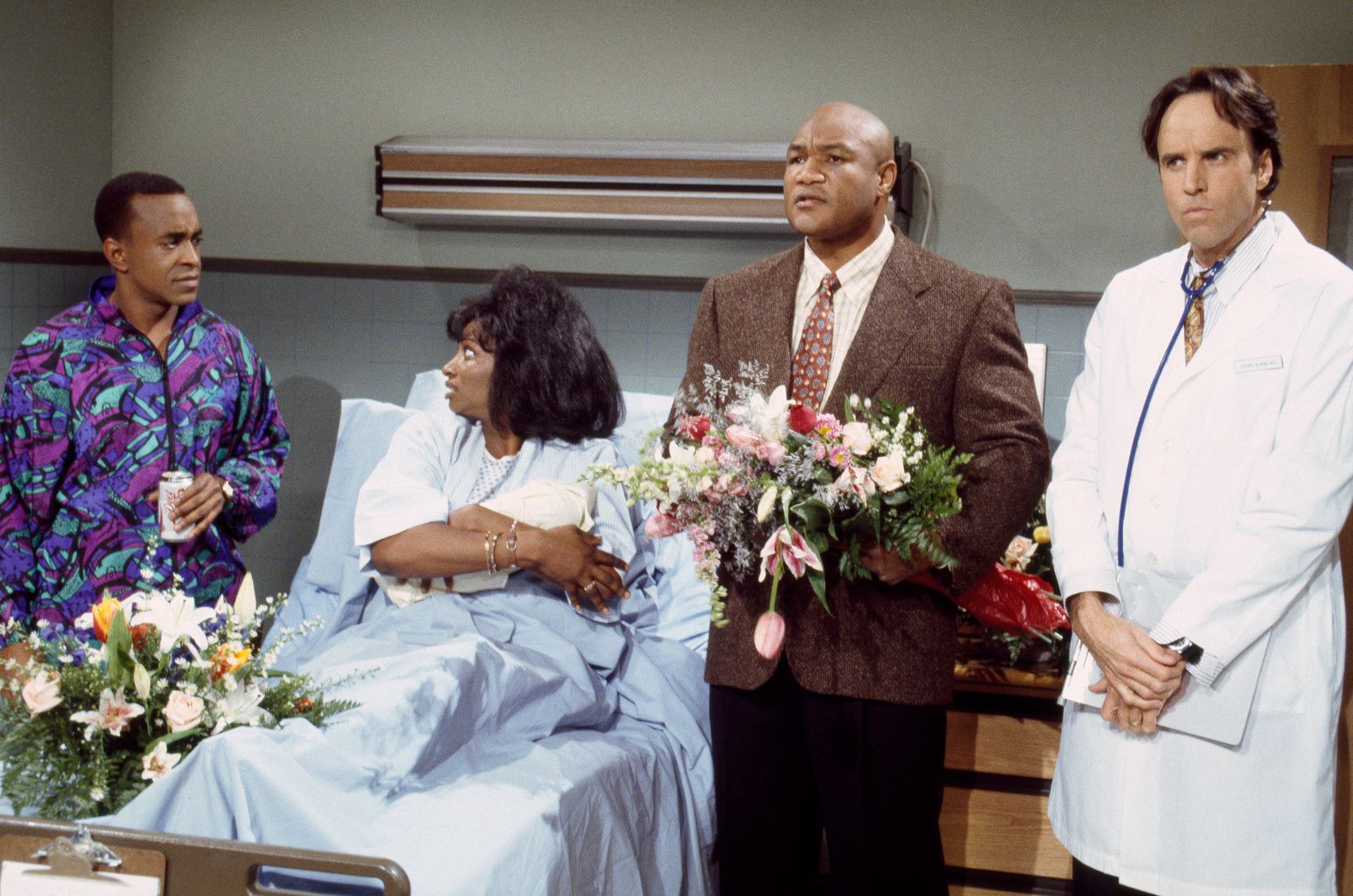 תמונה עשויה להכיל את קווין נילון ג'ורג 'מנהל העבודה טים מדוז אלן קליגהורן פרח פרחים סידור וצמח