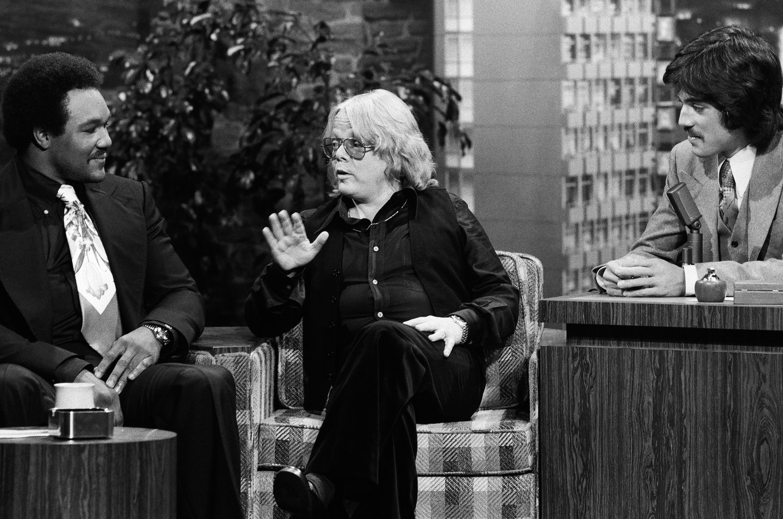 תמונה עשויה להכיל ג'ורג 'מנהל העבודה פרדי פרינזה מיקו אלטאלו אביזרים למבוגרים אביזרים ללבוש רשמי ונער