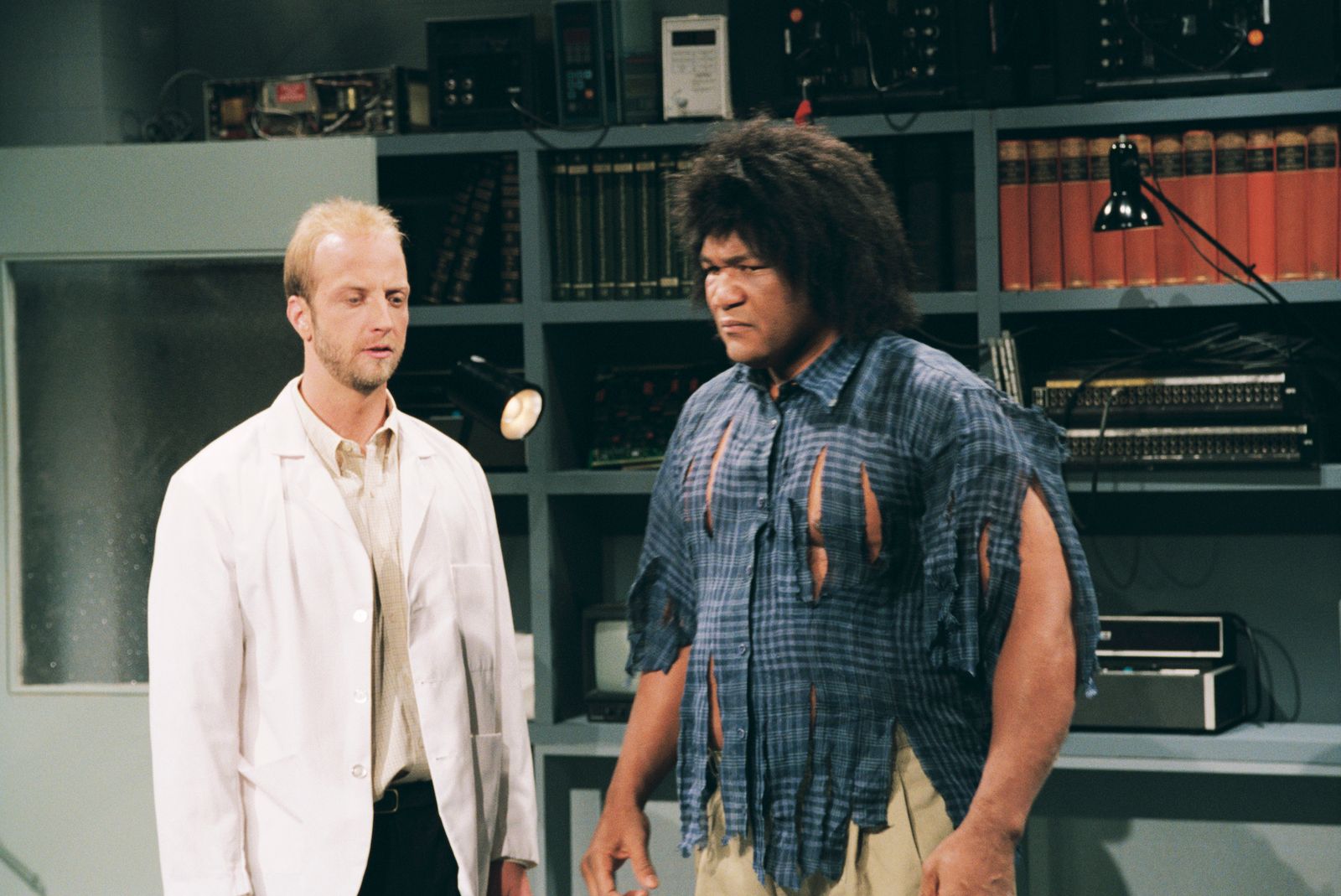 תמונה עשויה להכיל מנהל עבודה של ג'ורג 'כריס אליוט חולצת בגדים אנשים מבוגרים אנשים פרצופים ראש וצילום