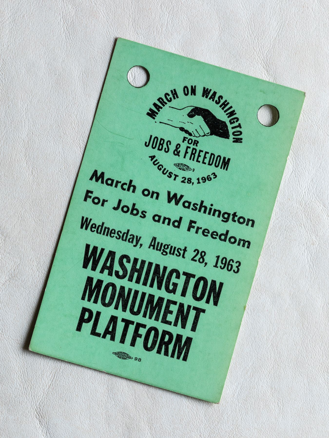 תמונה עשויה להכיל כרטיס ביקור נייר פרסום וכרטיס טקסט