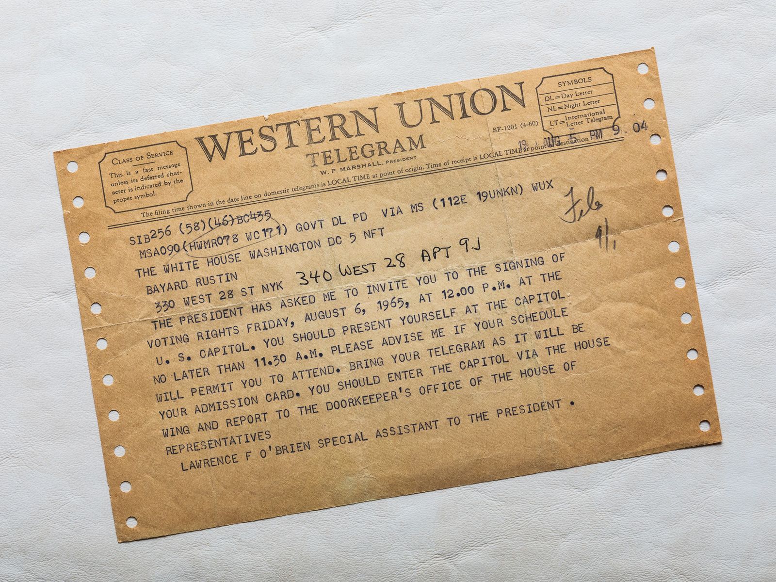 תמונה עשויה להכיל טקסט נייר וכרטיס ביקור