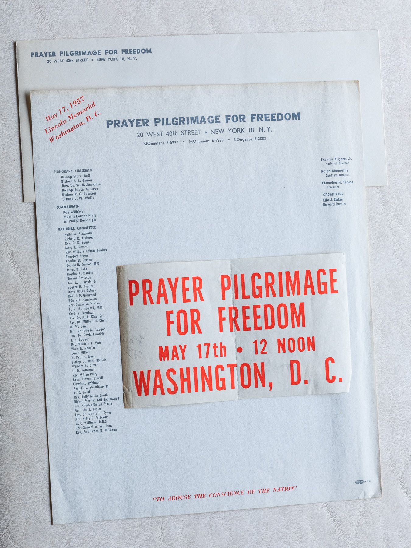 תמונה עשויה להכיל נייר וכרטיס ביקור של פרסומת טקסטים