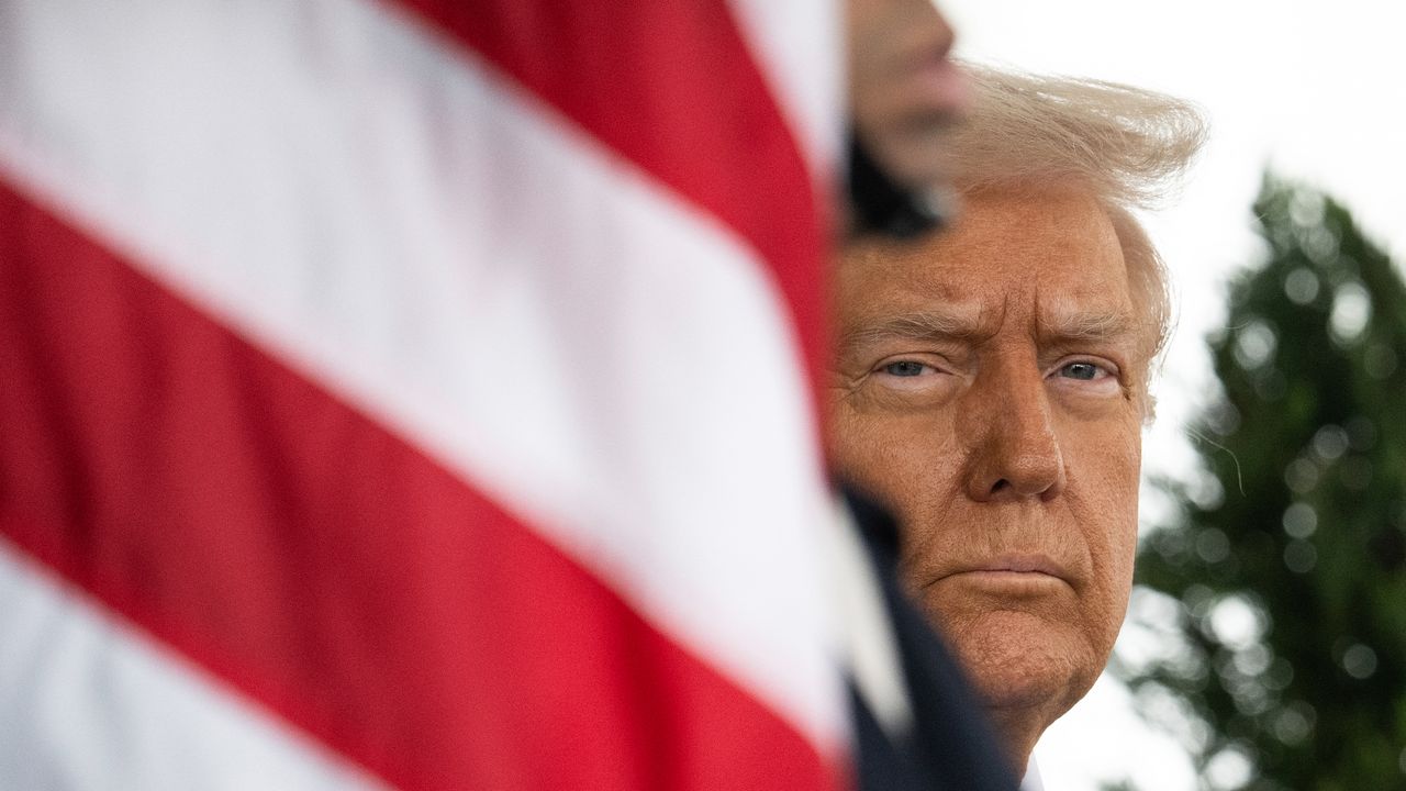 הנשיא דונלד טראמפ אומר לחדשות NBC שהוא "לא מתבדח" על בחינת הקדנציה השלישית