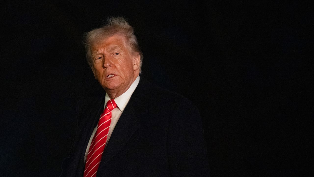 העימות של דונלד טראמפ עם החוק עכשיו מעבר לשופטים