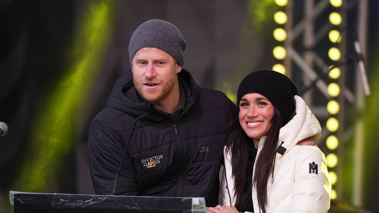 מגהאן מרקל משתפת תמונה חדשה של הנסיכה ליליבט, מתכרבלת עם הנסיך הארי