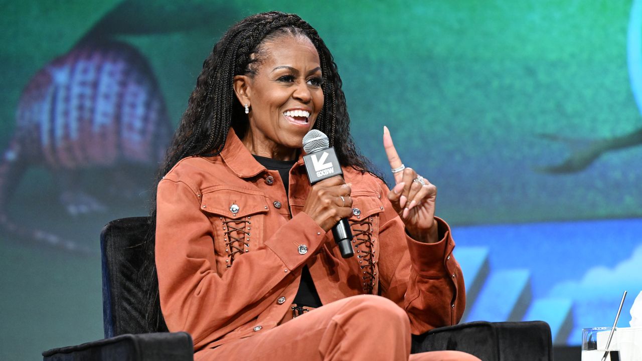 מישל אובמה עדיין עוסקת בכביש הגבוה במדיה החברתית