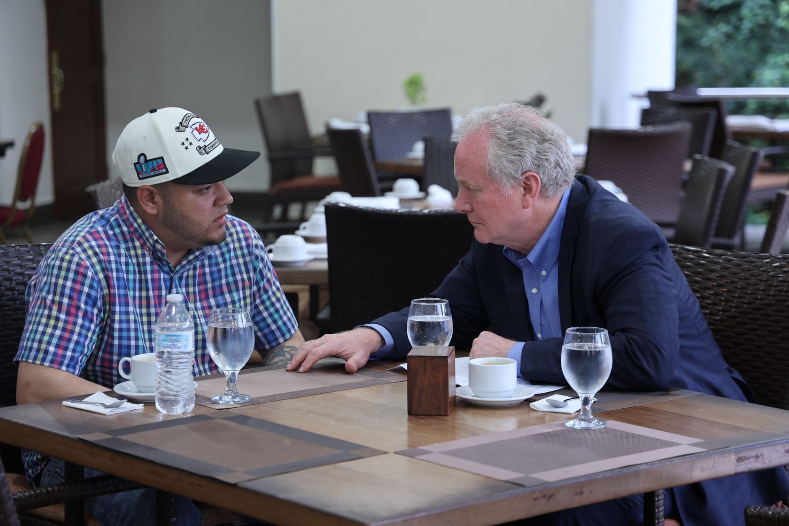 קילמר ארמנדו אברגו גרסיה והסנטור האמריקני כריס ואן הולן