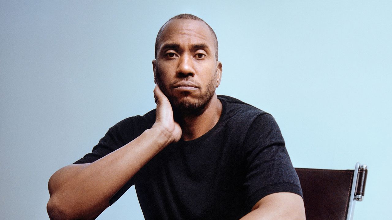 ראשיד ג'ונסון בגיל העמידה, בהשראת אמירי ברקה, ומה נמצא בלב הרטרוספקטיבה שלו בגוגנהיים שלו