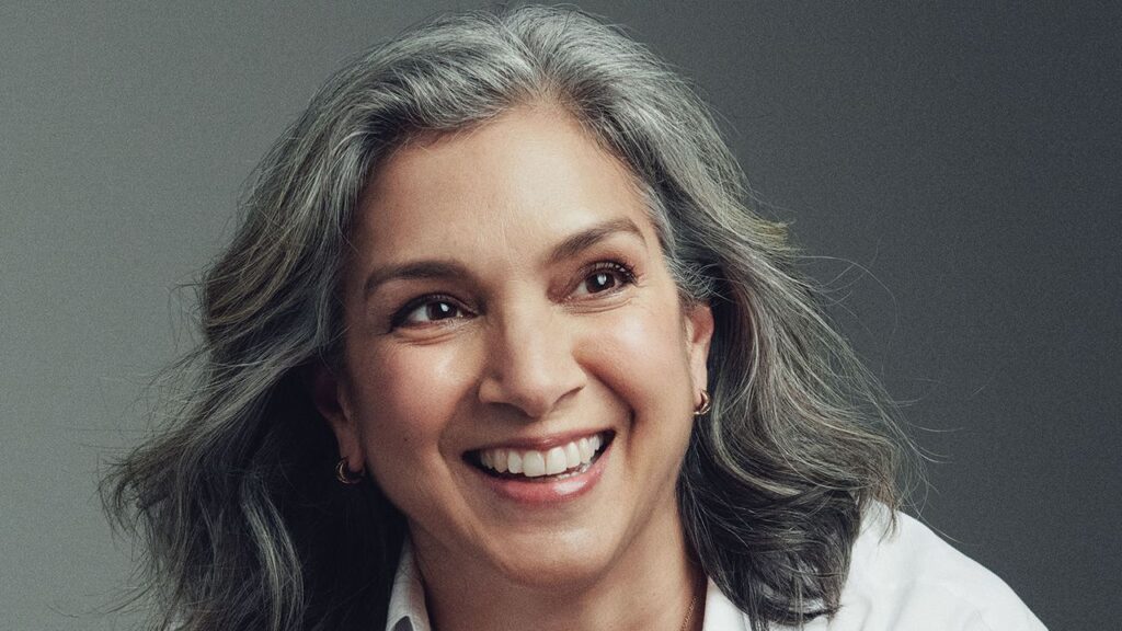 Radhika jones על סבסטיאן סטן ופוליטיקה של האמנות