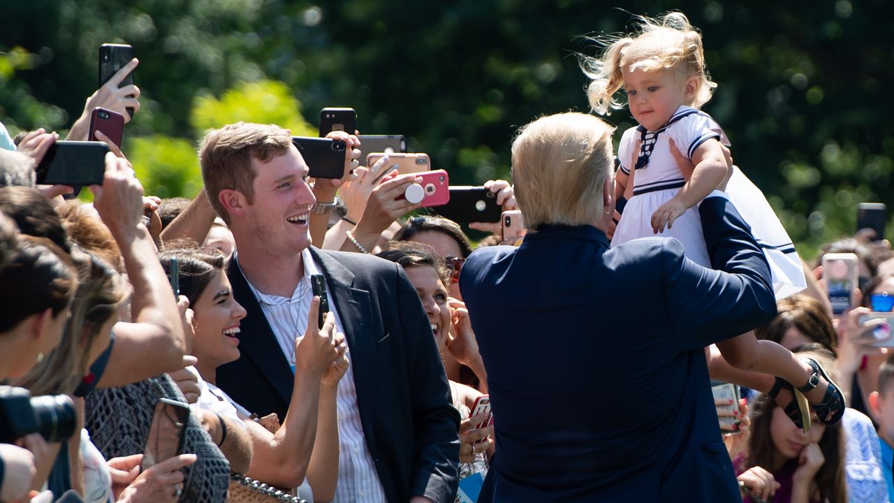 בתוך הבית הלבן מתכנן לגרום לאמריקה להכין תינוקות שוב