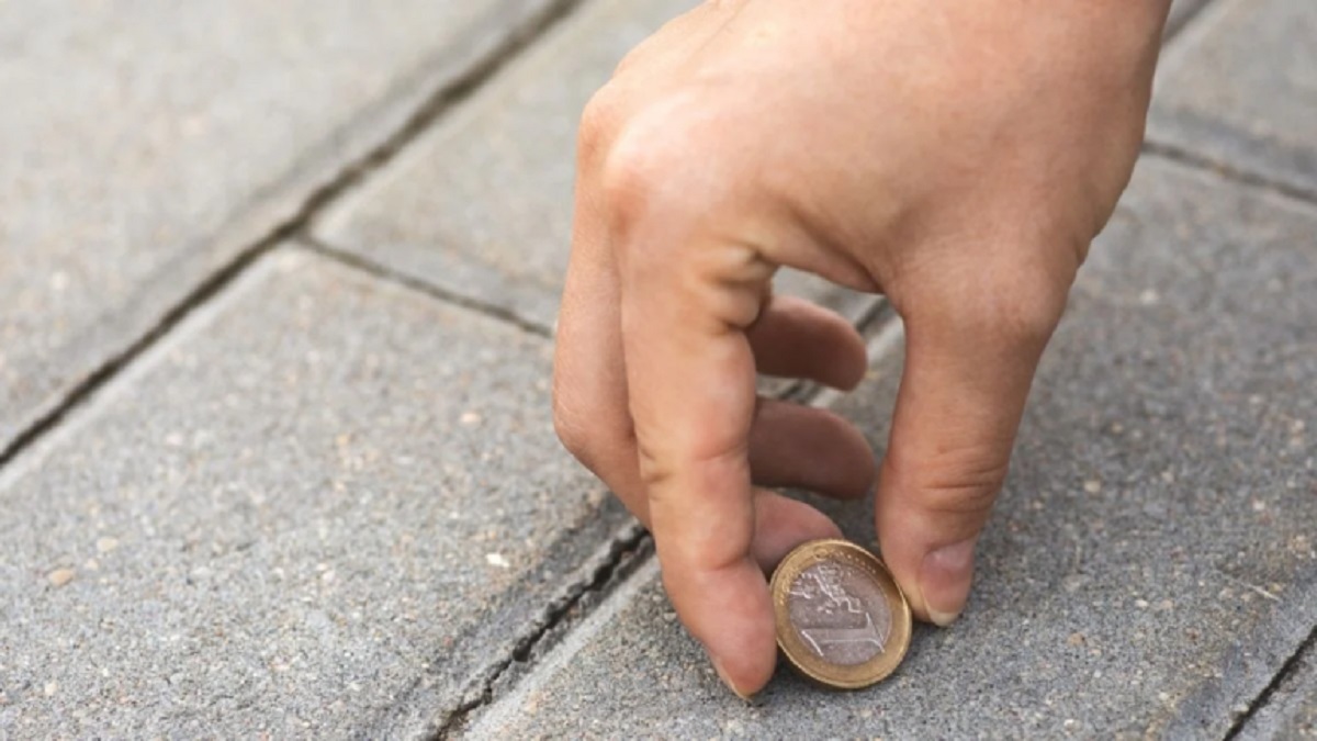 מומחה משפטי מזהיר