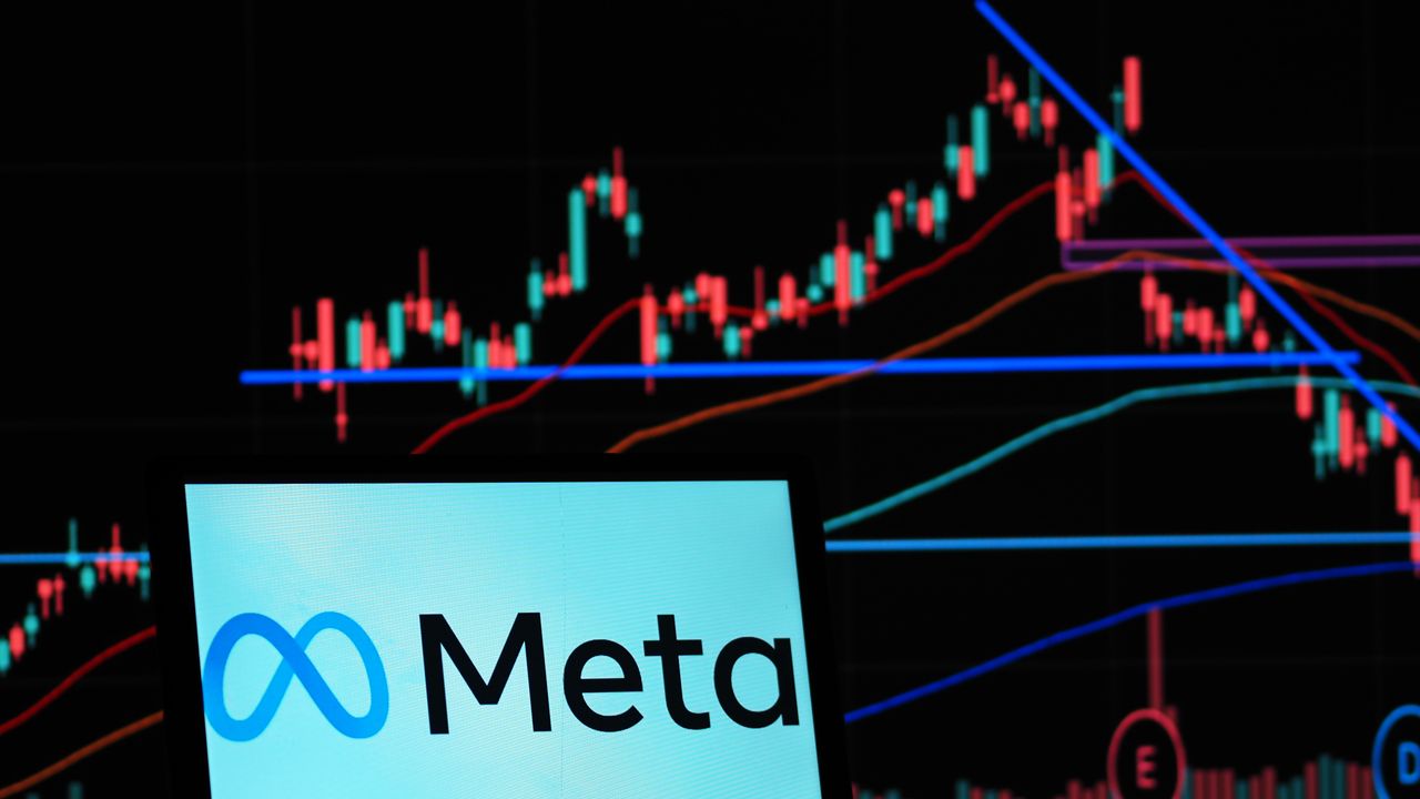 מנהלת לשעבר בפייסבוק קיבלה צו איסור פרסום לאחר שפורסמה. בכל מקרה היא מדברת עם הקונגרס.