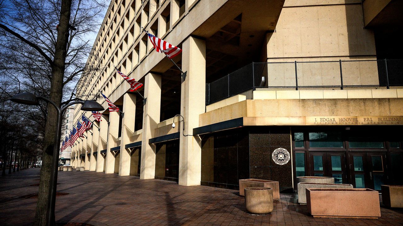 סוכן ה- FBI שהפך בטעות לגיבור להתנגדות טראמפ