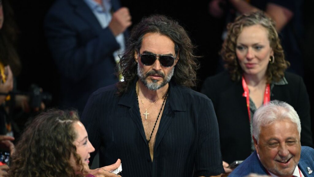 ראסל ברנד מואשם באונס, תקיפה מינית ותקיפה מגונה