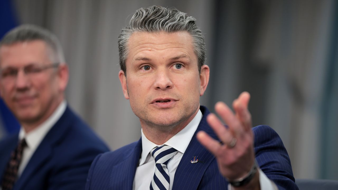 שערוריית הטקסט החדשה של Hegseth מוסיפה לאסון ביטחוני גובר עבור טראמפ