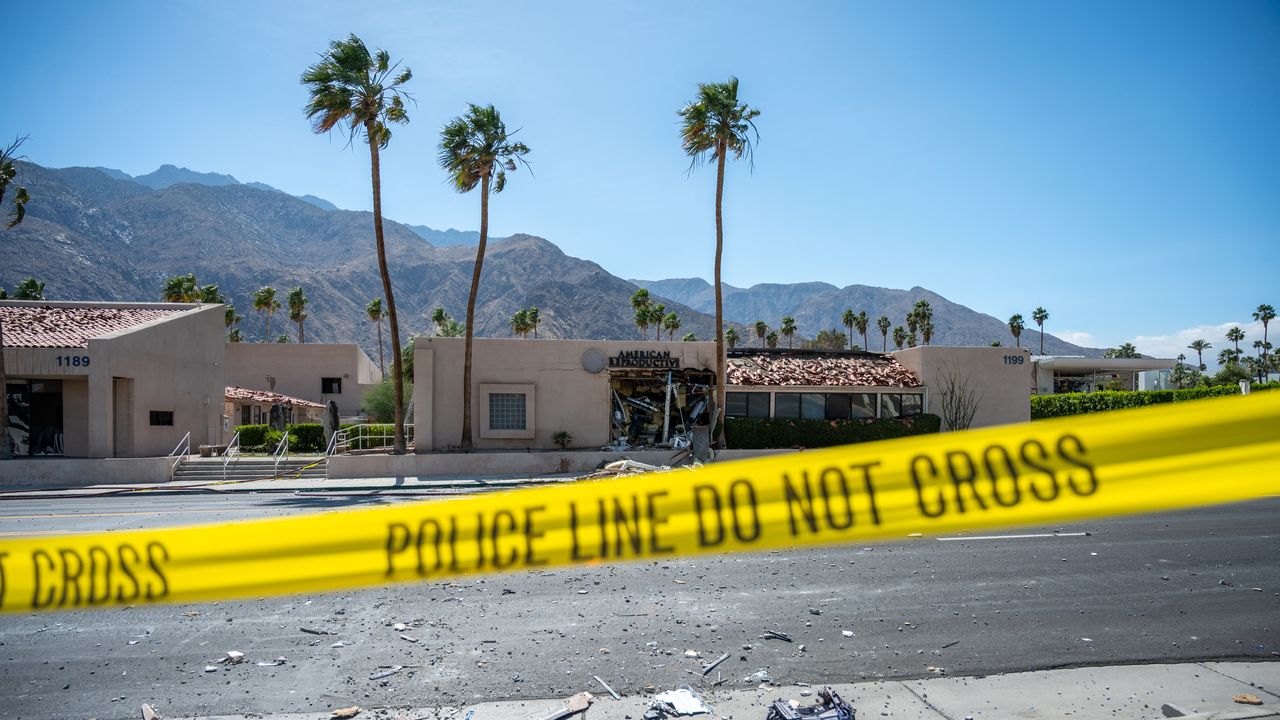 FBI: הפצצת מכוניות מחוץ לקליניקה לבריאות הרבייה בקליפורניה הייתה "טרור"