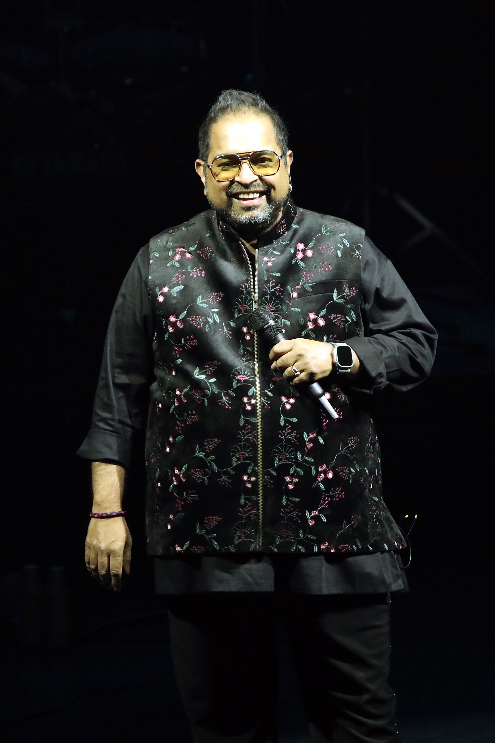 תמונה עשויה להכיל את Shankar Mahadevan Performer Performant