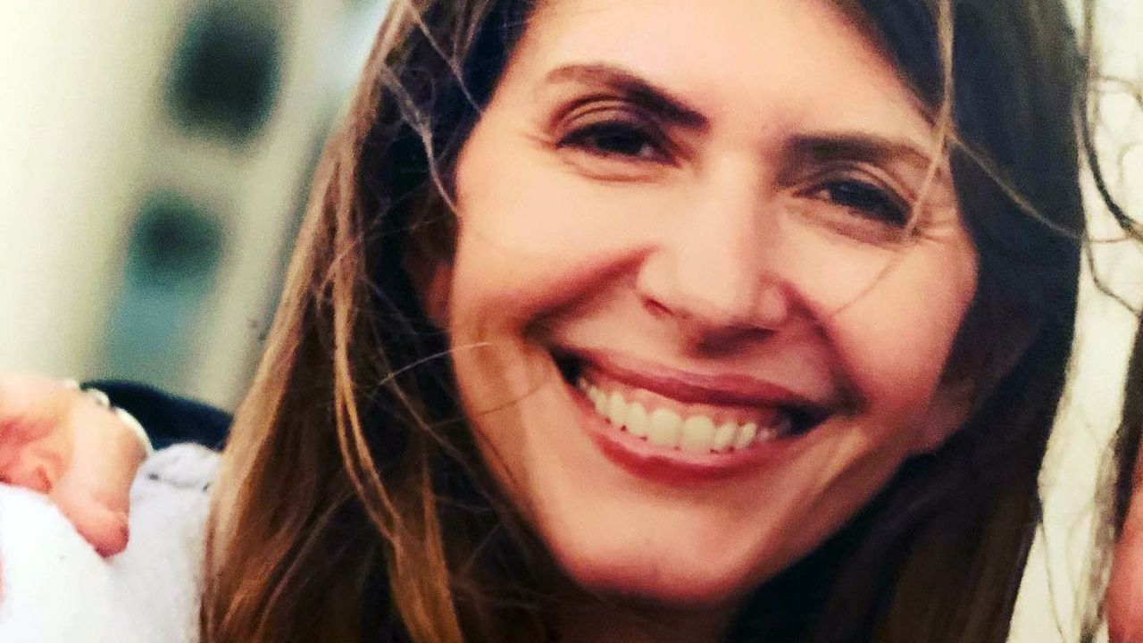 גירושין ברצח: איך מותו של ג'ניפר דולוס טלטל דור שכבר התחרפן על ידי אמא ואבא