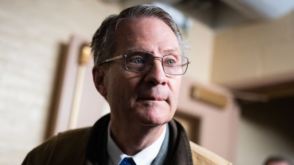 נציג איש קש של טים בורצ'ט, הוא עוד עדות לצביעות של GOP