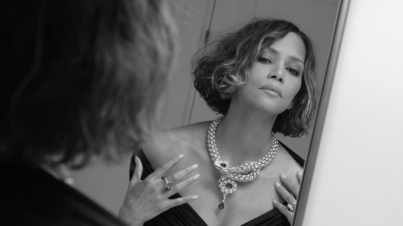 Halle Berry על חוויית "המוח-נפש" שלה כמשפט פסטיבל קאן, מסתגל לקוד הלבוש החדש שלה, והגדרת היופי שלה