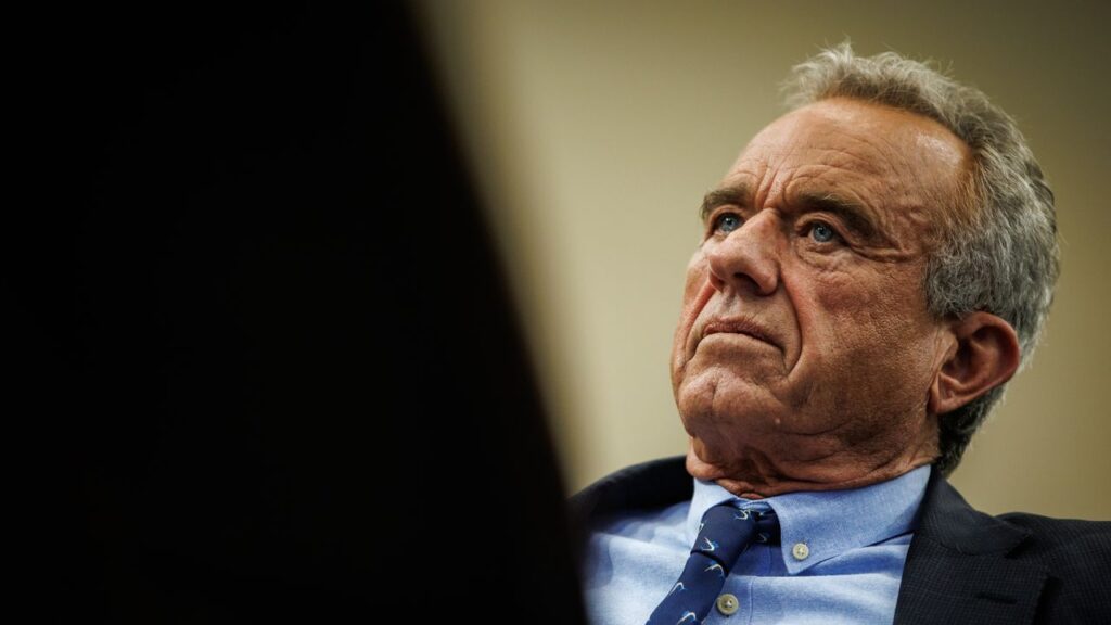 RFK ג'וניור לקונגרס: "אני לא חושב שאנשים צריכים לקחת ממני ייעוץ רפואי"