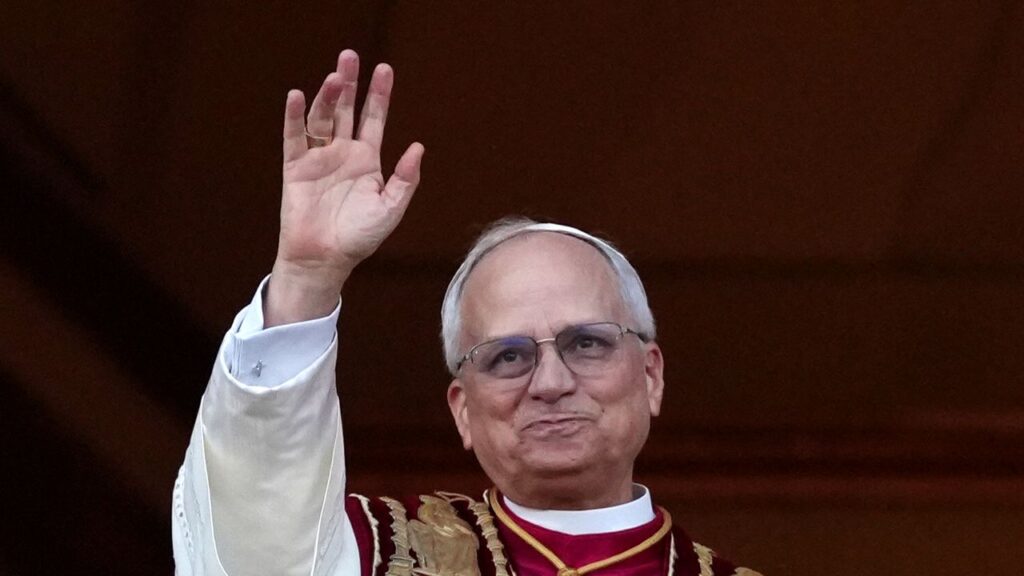 אפילו אוהדי הקאבס נרגשים מהדא פופ, מעריץ סוקס וגיבור עיר הולדתו של שיקגו