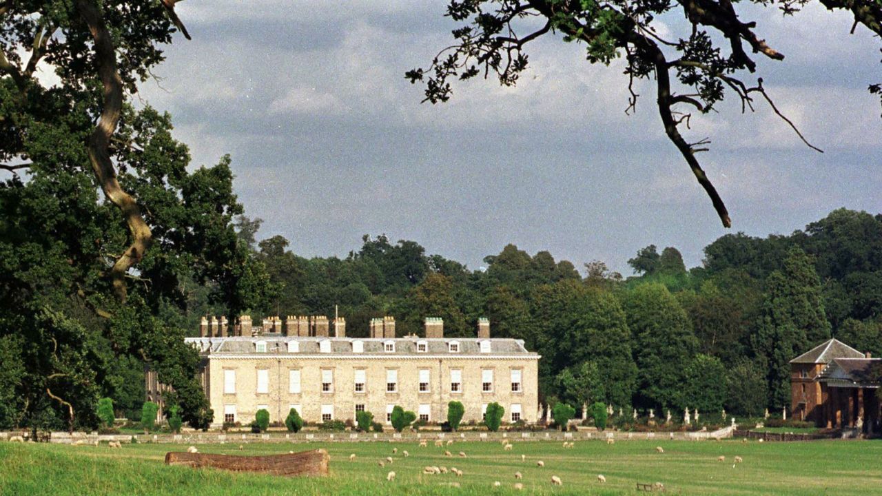 בית באחוזת הילדות של הנסיכה דיאנה "נשרף ככל הנראה על ידי אלמונים"