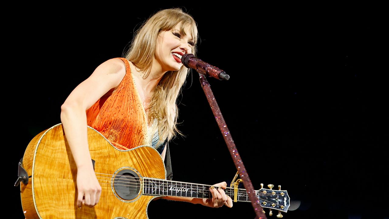 "טיילור סוויפט" של "התפוצצה בבכי שמחה" עכשיו כשהיא סוף סוף מחזיקה בכל המאסטרים שלה