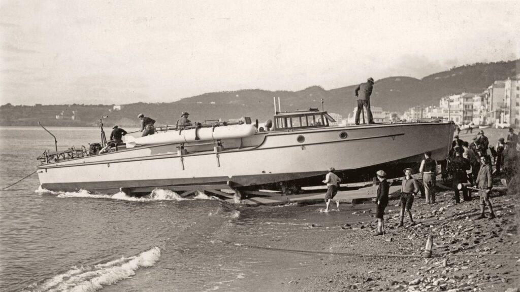 כפתור תצלומים של יאכטה של ​​יאכטה ואפמרה מציעה הצצה לאורח חיים נדיר