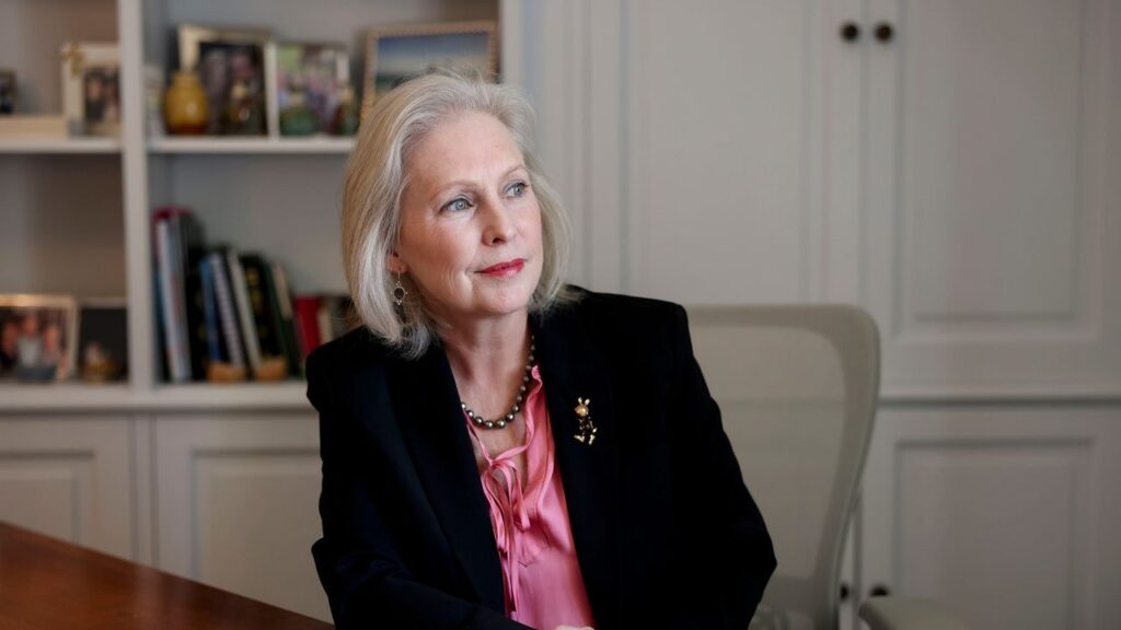 מדוע הסנטור קירסטן גיליברנד המשיך לפודקאסט נוצרי כדי להפיץ את הבשורה האנטי-טראמפ