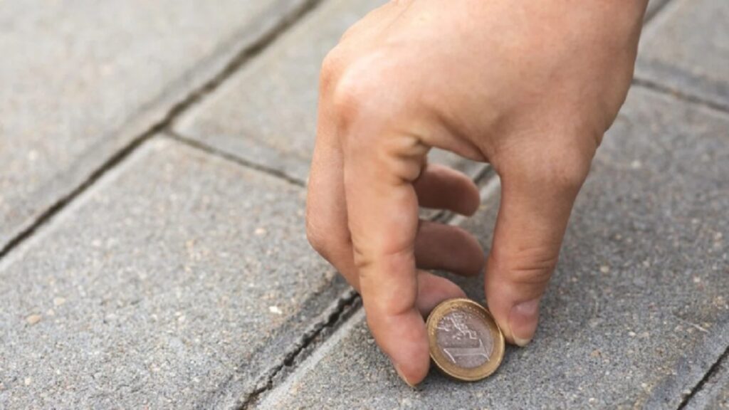 מומחה משפטי מזהיר