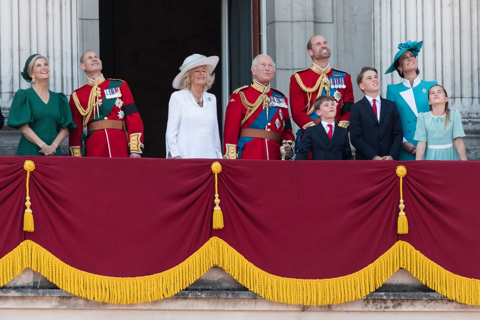 תמונה עשויה להכיל את צ'רלס פרינס מוויילס הנסיך וויליאם דיוק מקיימברידג 'לורטה גוגי וסופי רוזס מווסקס