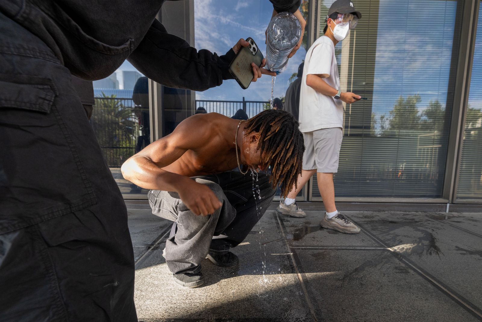 תמונה עשויה להכיל כובע נעליים נעליים של Asa Jackson Blothing Forthoe