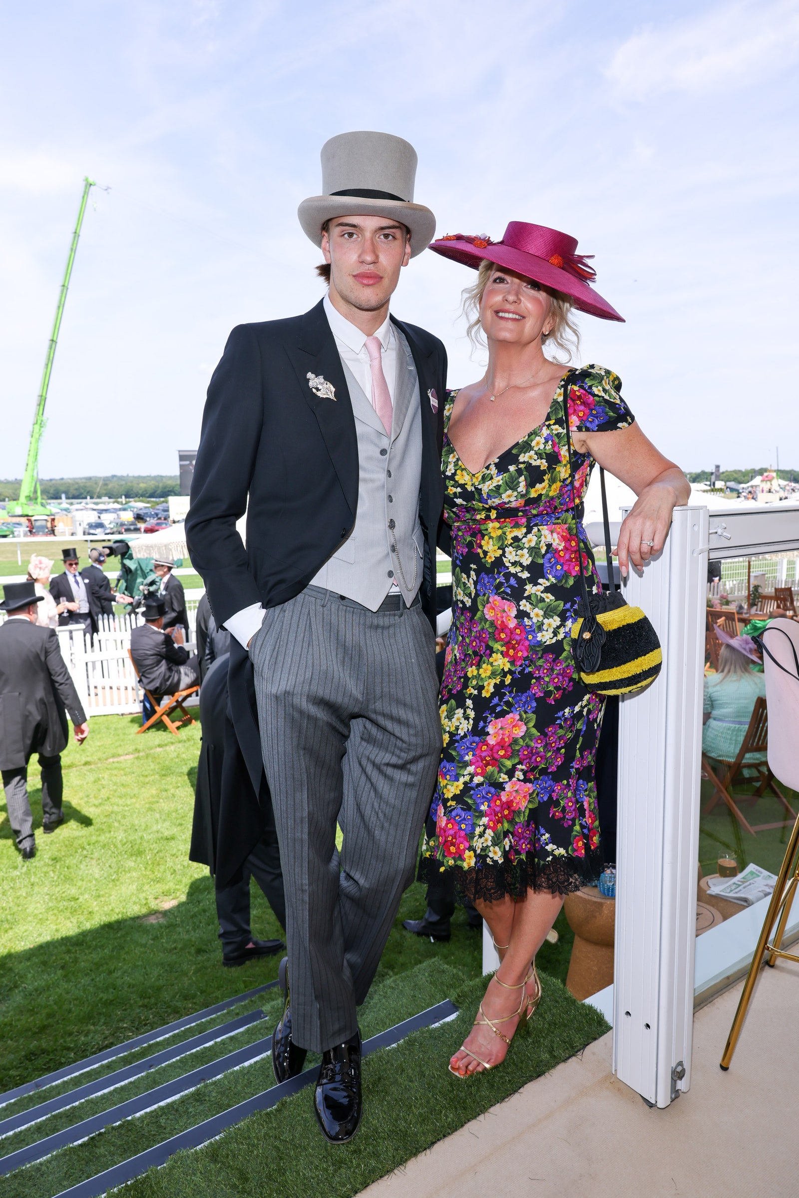 תמונה עשויה להכיל פרוטה לנקסטר סמנטה פבריס בגדים בלאי פורמלי חליפת מעיל מעיל מעיל בלייזר ראש פנים ואדם