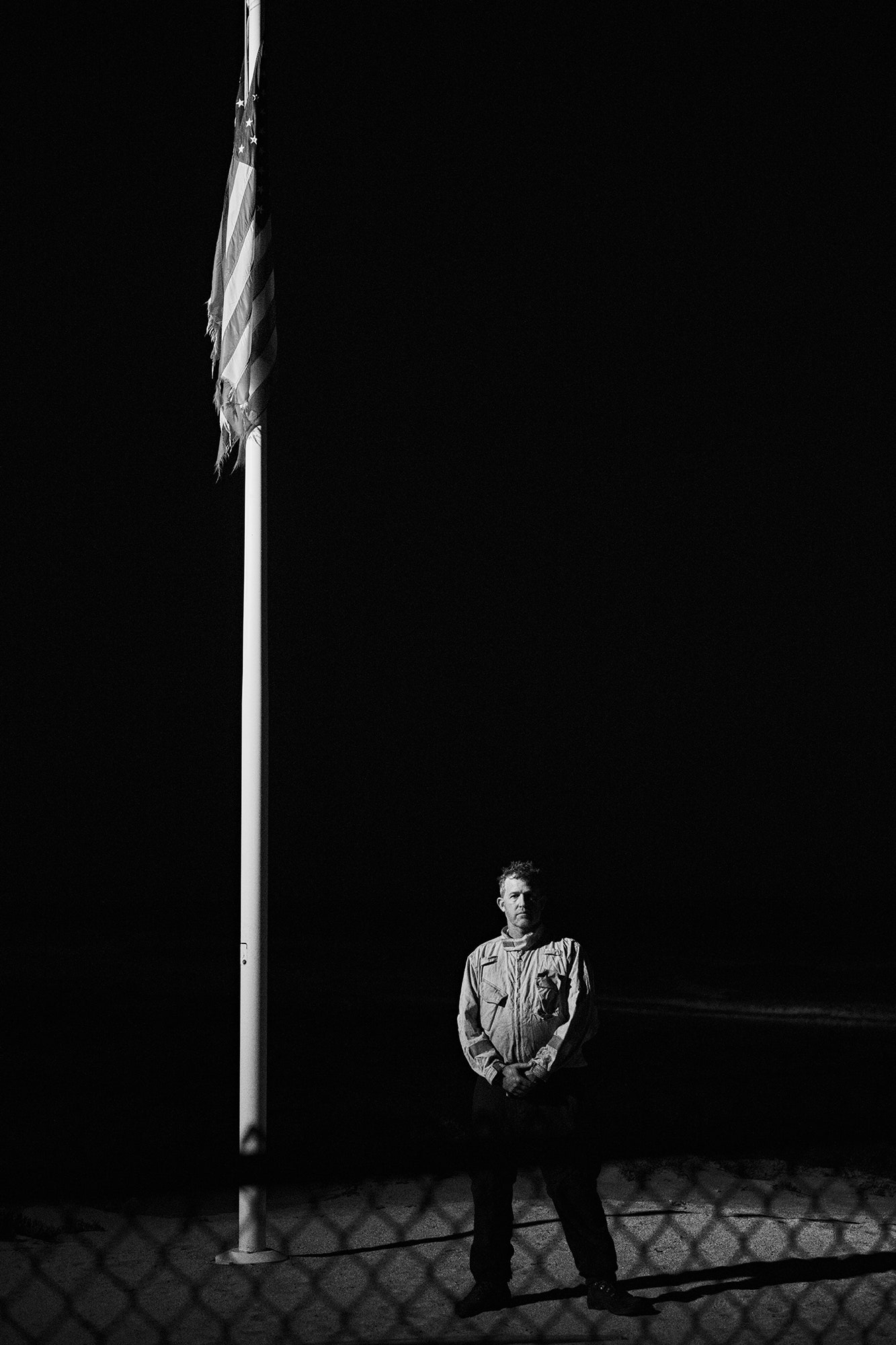 תמונה עשויה להכיל כפפת בגדים בייסבול כפפת בייסבול ספורט אנשים אדם ראש פנים ומבוגרים