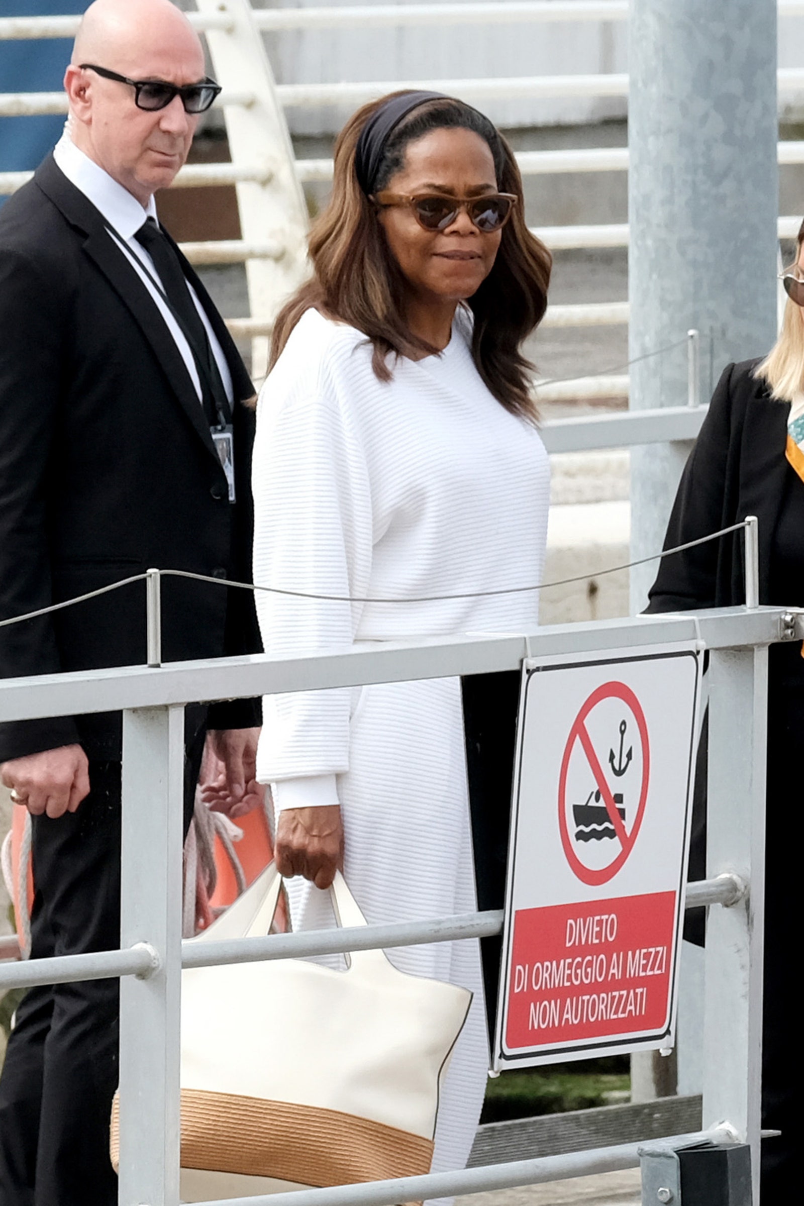 תמונה עשויה להכיל אופרה ווינפרי סיאאש גומאשי.