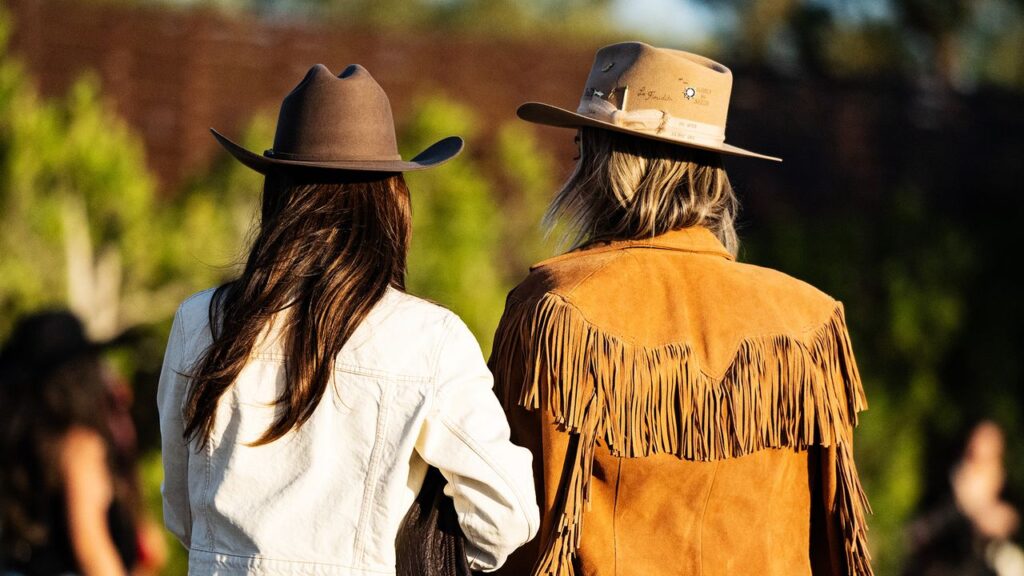 MockTails, Steak Bouse ו- Barmaid Comest