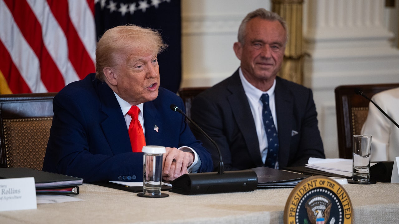 אסבסט, חצבת, מפעלי פחם: איך קנדי ​​וטראמפ הופכים את אמריקה ל"בריאה "שוב