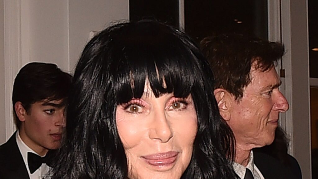 אפילו שר נמצא במגמת Labubu