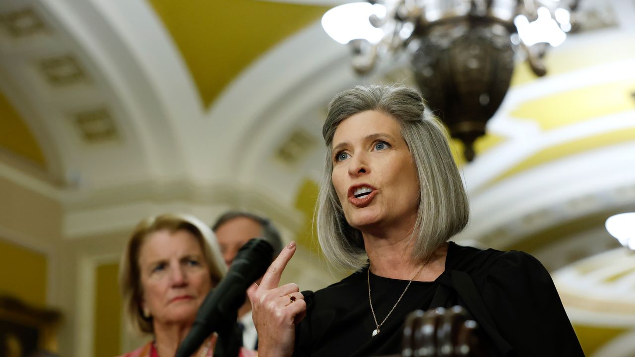 ג'וני ארנסט לא בטוח איך עוד להסביר שהיא לא נותנת f-k על Medicaid שלך