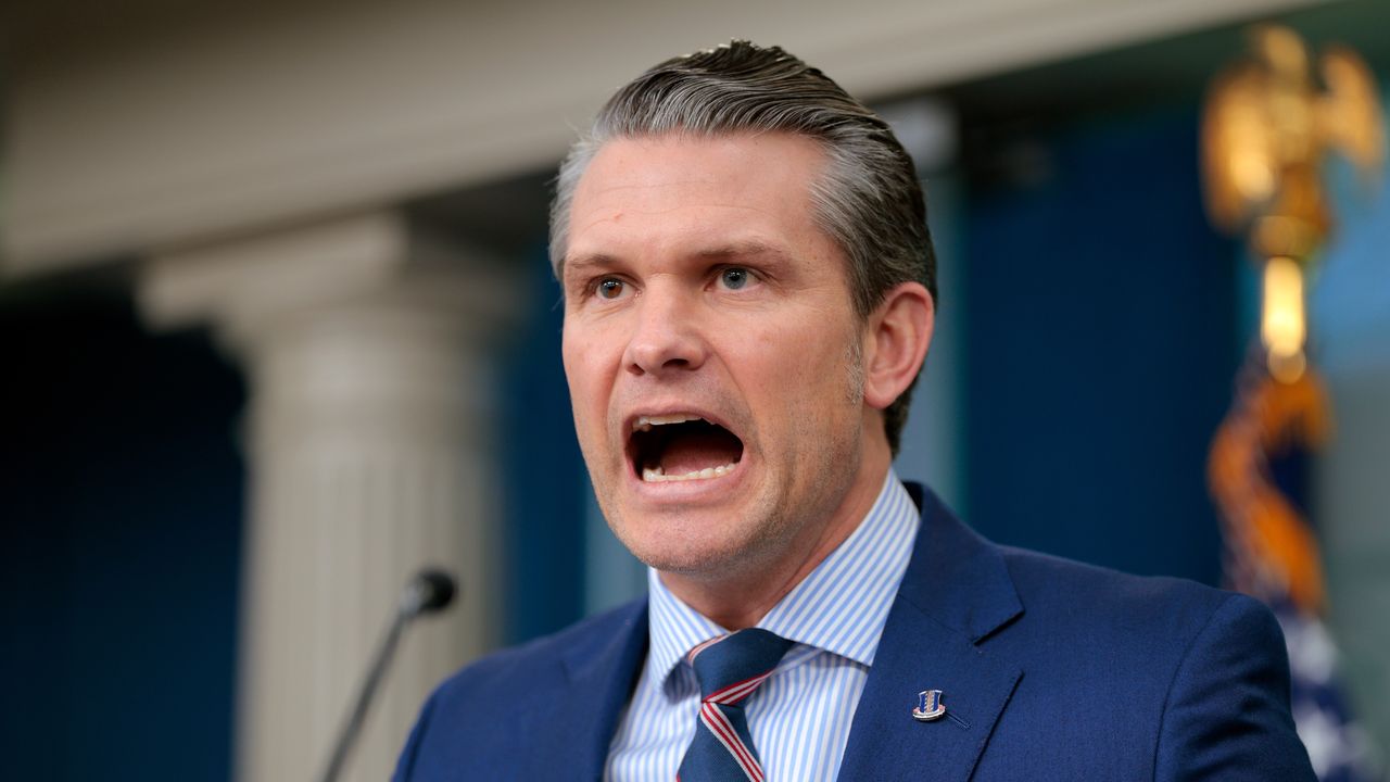 דו"ח: אף אחד לא רוצה לעבוד עם פיט "Lemme פשוט טקסט את תוכניות המלחמה האלה" Hegseth