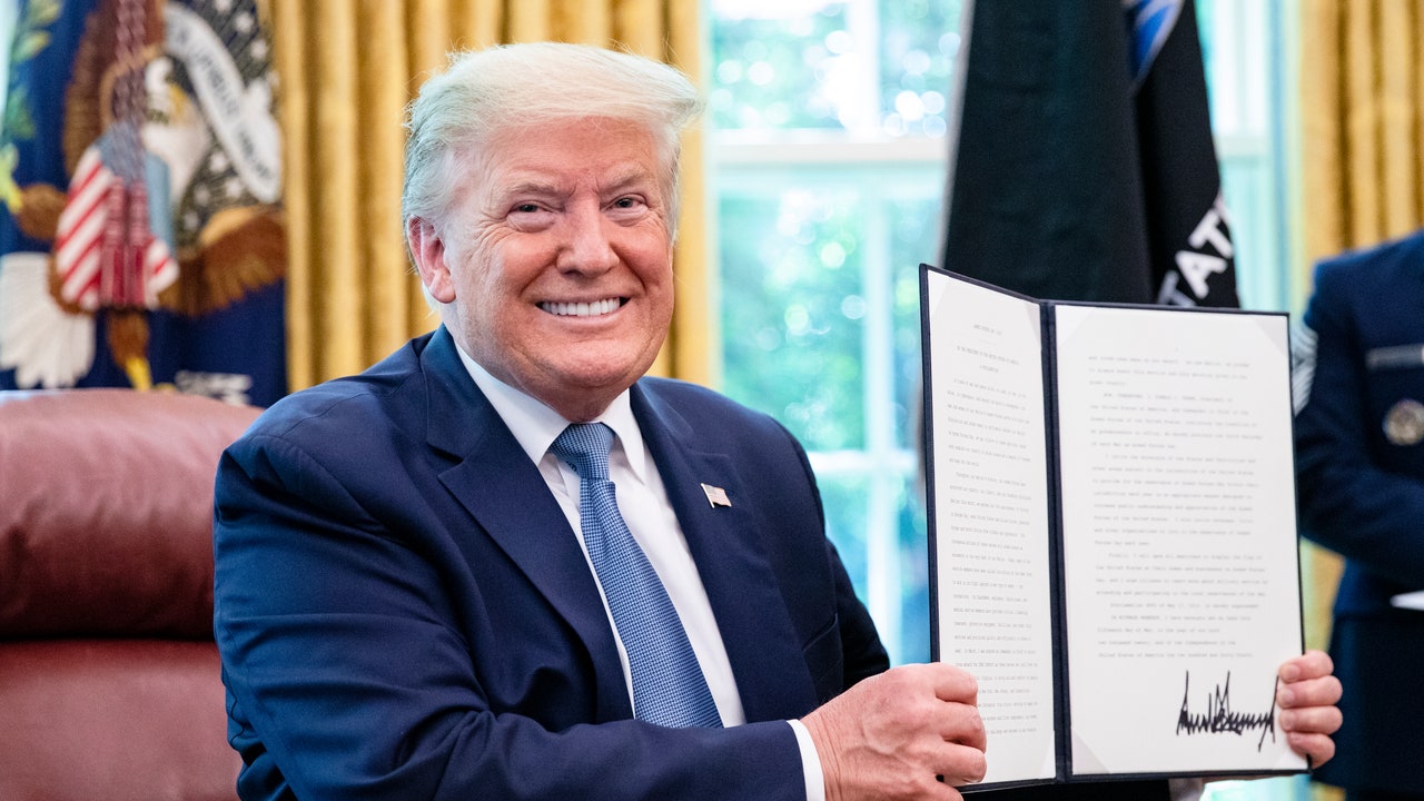 הבית הלבן מתכנן סיור ניצחון להצעת החוק ההוצאות שכולם שונאים: דווח