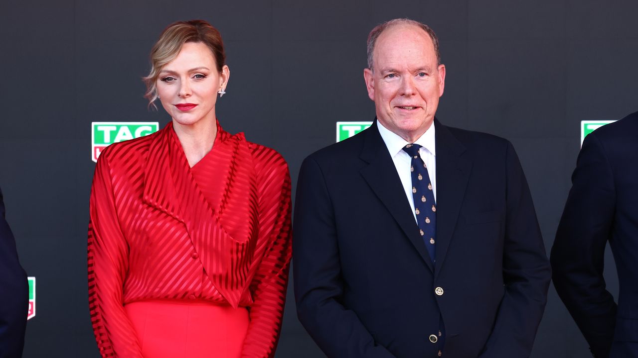 הנסיך אלברט והנסיכה שרלין ממונאקו מפתיעים ונציאנים על ידי רכבת