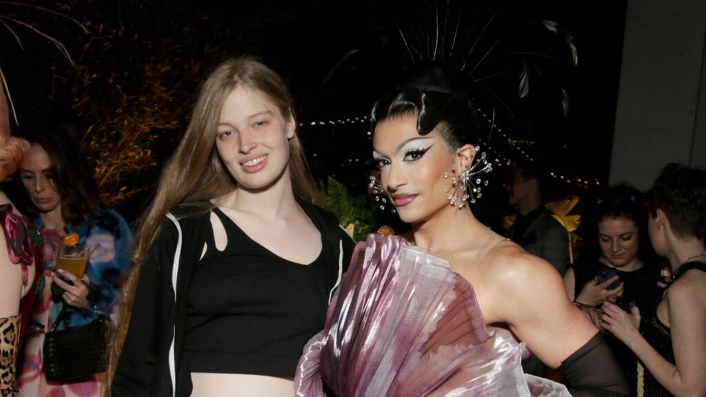 ויויאן ווילסון ערוץ פטי לופונה במהלך המאבק של אלון מאסק עם טראמפ על אירוע הקרוסאובר של העונה