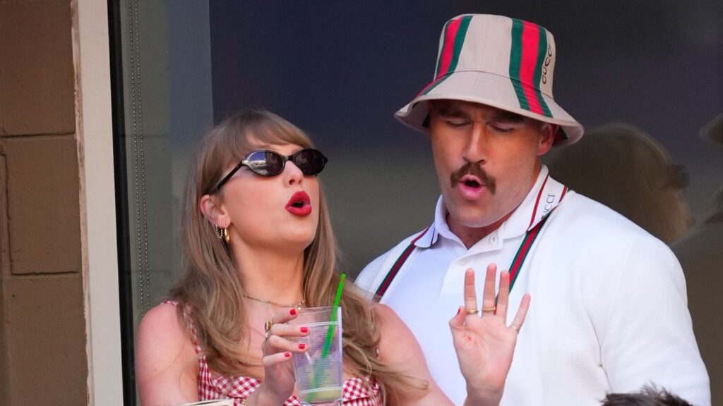 טיילור סוויפט חגגה את קניית המאסטרים שלה עם "דמעות של שמחה", בעוד שגישתו של טרוויס קלס כרוכה הרבה יותר מבושלת