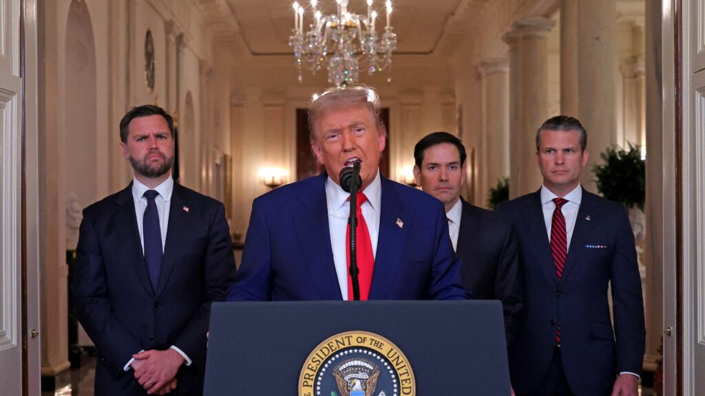 טראמפ ויועציו לא יכולים להעביר את המסר ישירות לשינוי במשטר באיראן