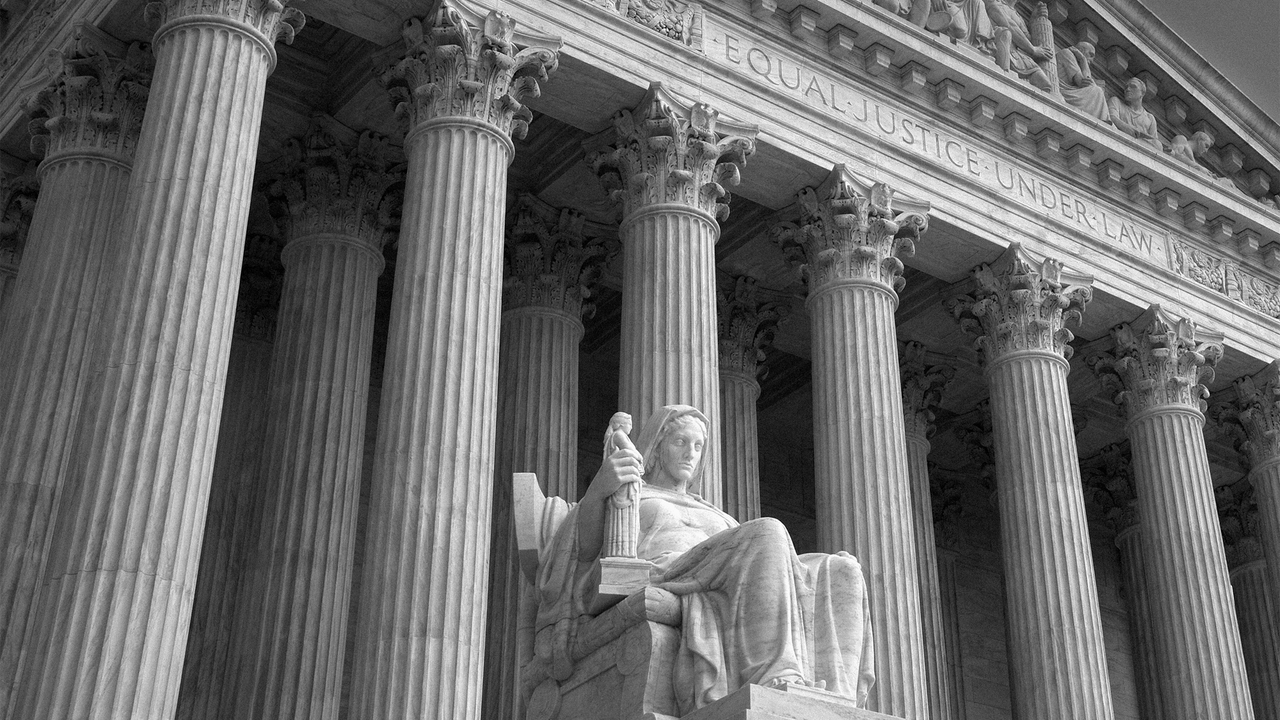 על אזרחות בולטת, בית המשפט העליון מעניק לטראמפ כלי בוטה לפטיש שופטים